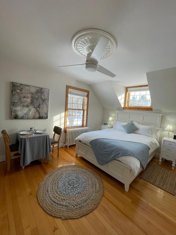לינה וארוחת בוקר Cowansville Manoir Alegria מראה חיצוני תמונה